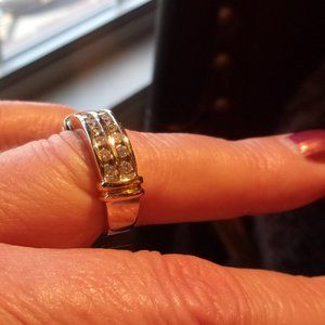 14 Karat White and Yellow Gold Diamond Ring Size 6 Ex. Condition